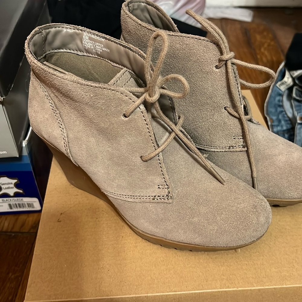 White mountain booties tan